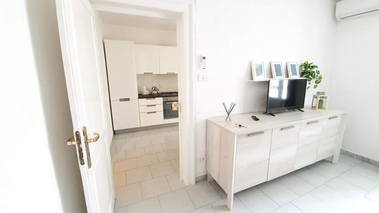 Twin Room Apulia Apartment - Bari Centro Exterior photo